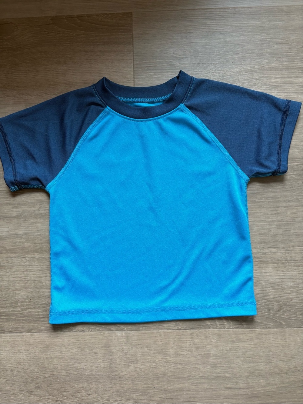 Kanu Surf Kids Blue and Navy Short Sleeve Rashguard size 2T